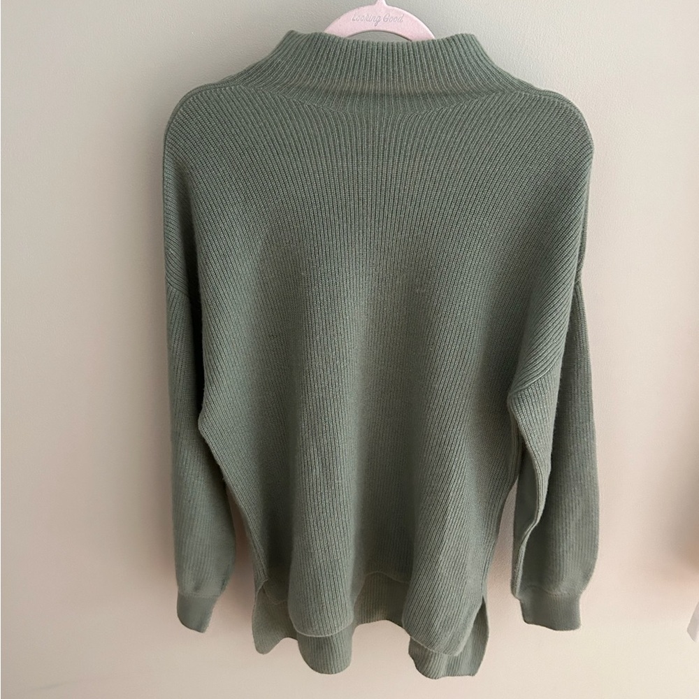 Alice & Olivia Cashmere Sweater. Mock neck. Size Small. Very good condition.